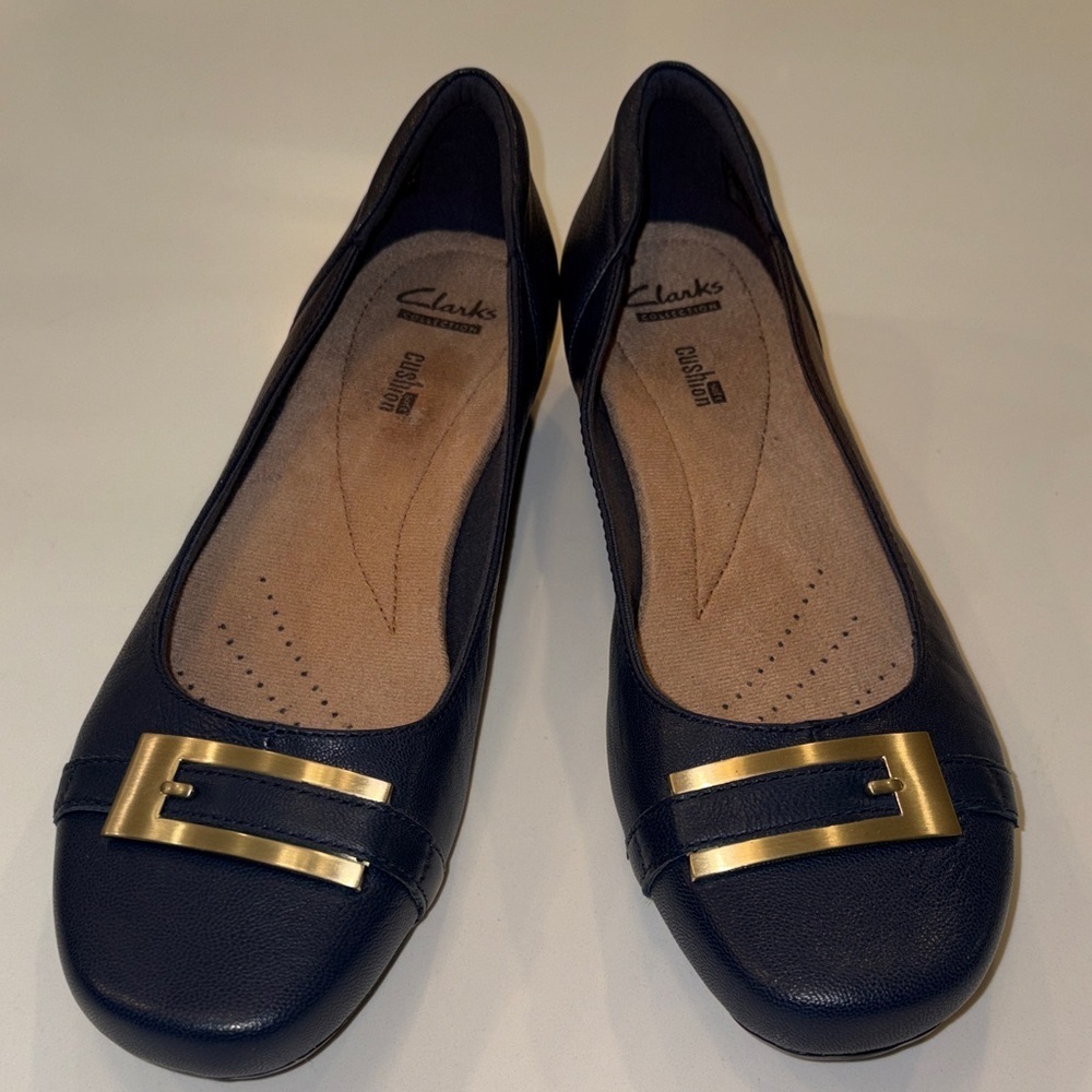 CLARKS Women’s Shoes, soft cushion.Excellent Condition.